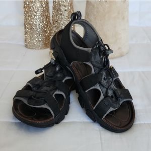 KEEN SANDALS